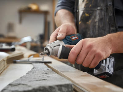 Wie wähle ich das richtige akku-multitool-zubehör für präzise fugenarbeiten in keramik und naturstein