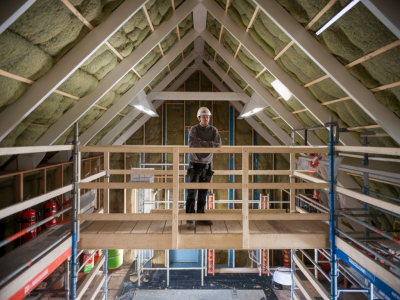 Wie dämme ich eine ungedämmte oberste decke mit celluloseflocken: klimarechnung, aufbau und brandschutz